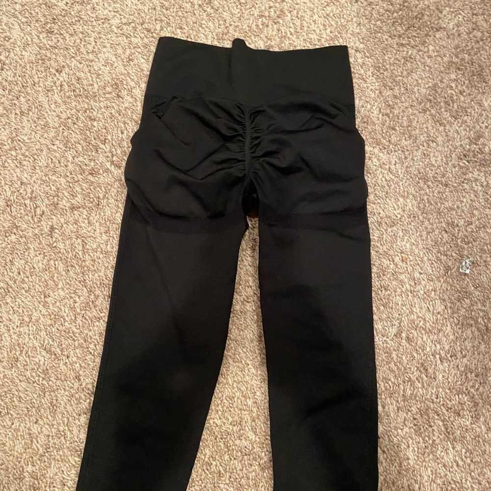 Amazon booty scrunch tights.